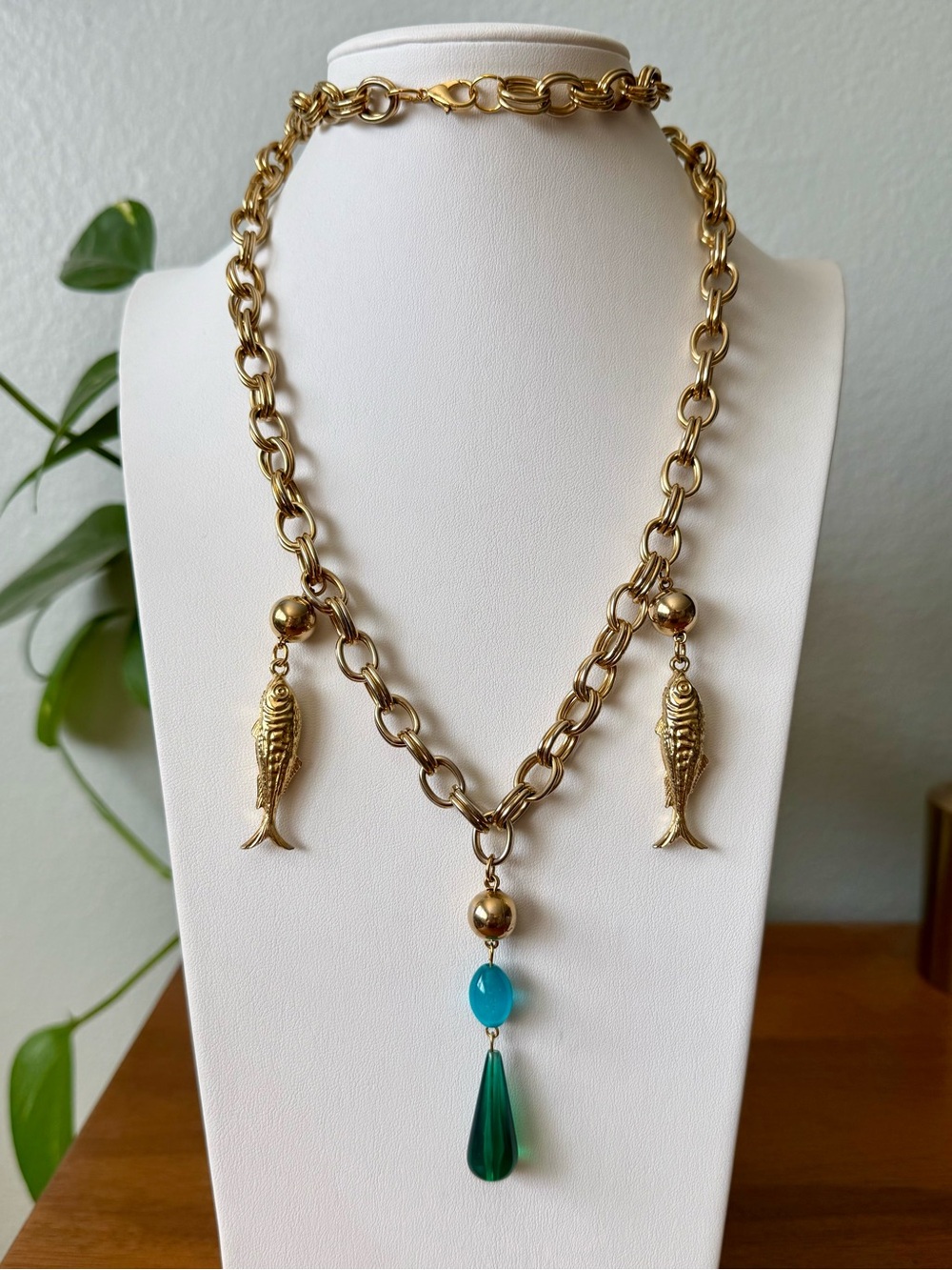 Vintage Gold Tone Fish Charm Lucite Green Glass Bead Pendant Chain Link Necklace